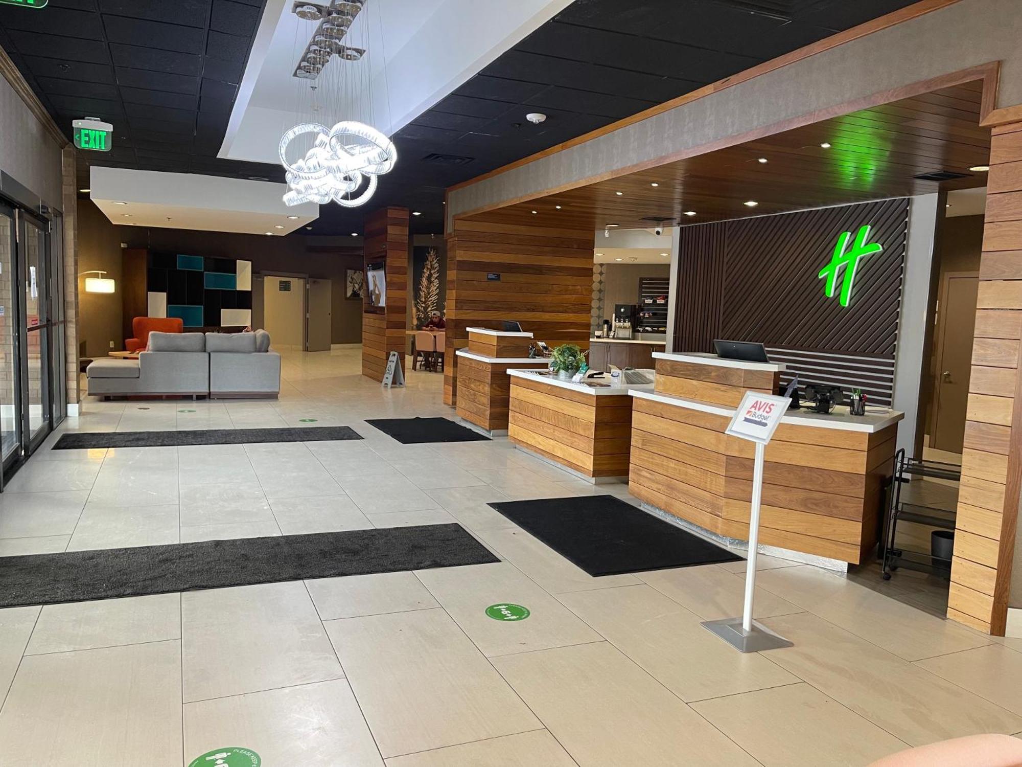 Holiday Inn Brookfield - Milwaukee By Ihg Exterior photo