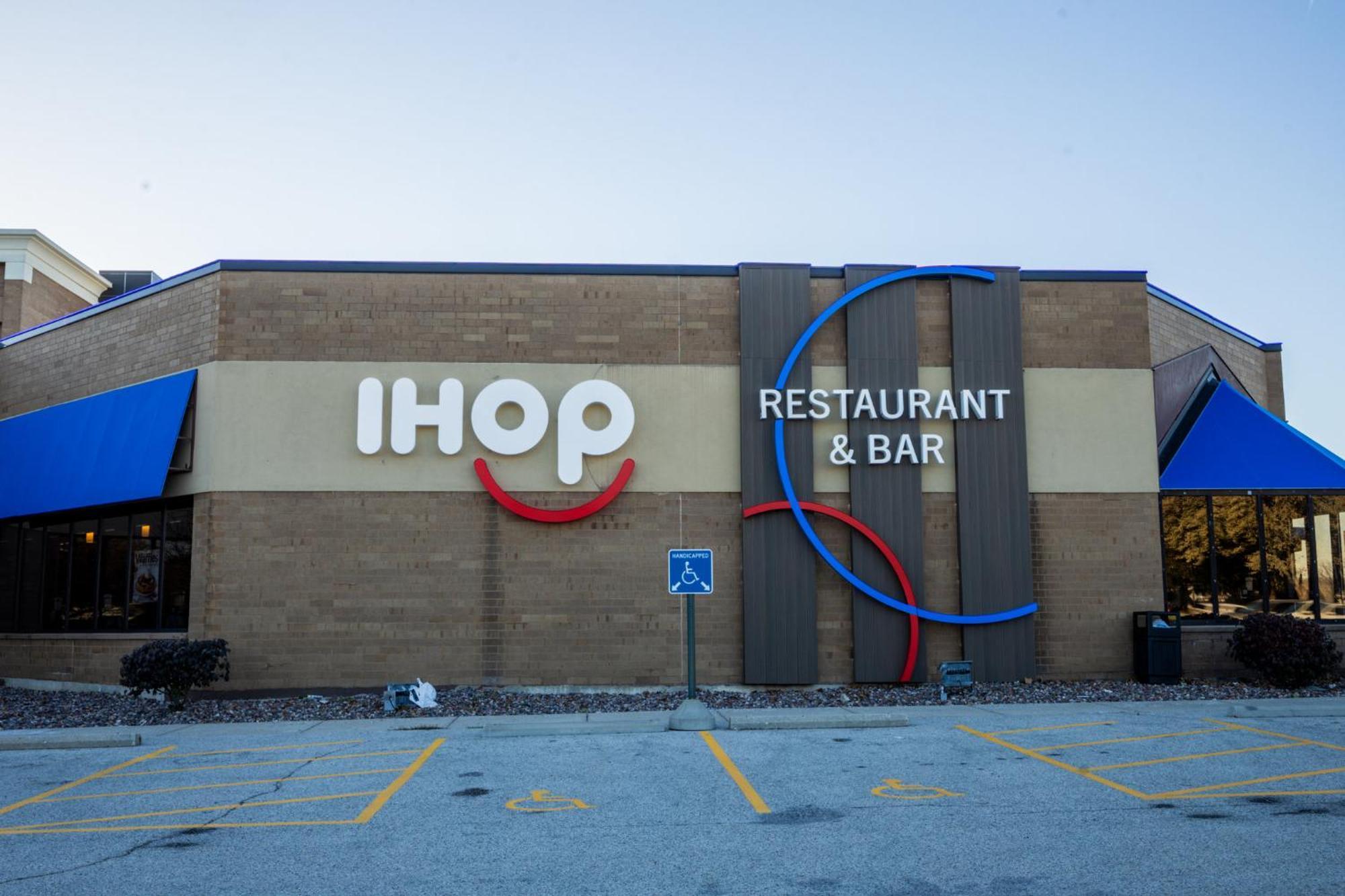 Holiday Inn Brookfield - Milwaukee By Ihg Exterior photo