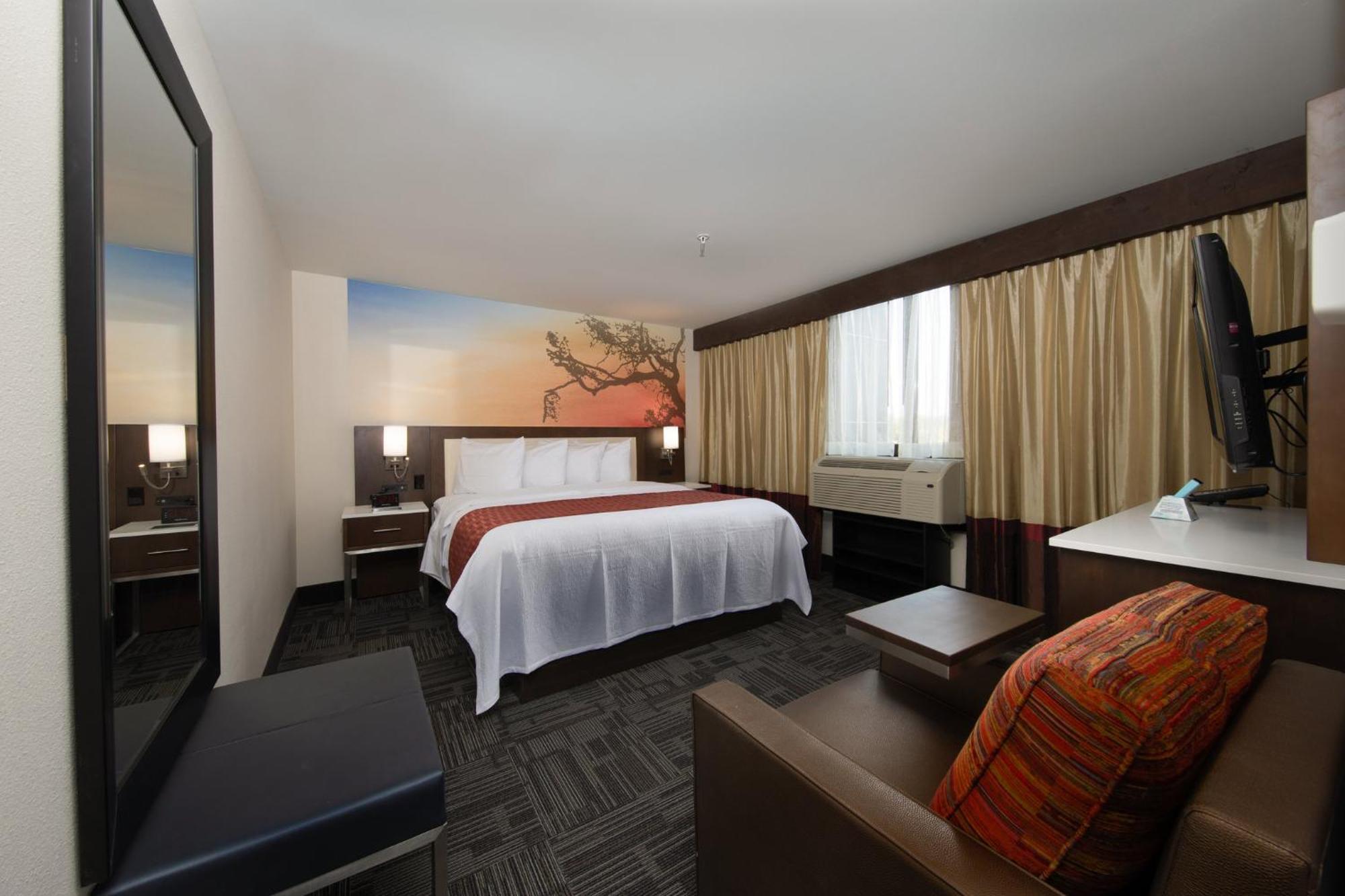 Holiday Inn Brookfield - Milwaukee By Ihg Exterior photo