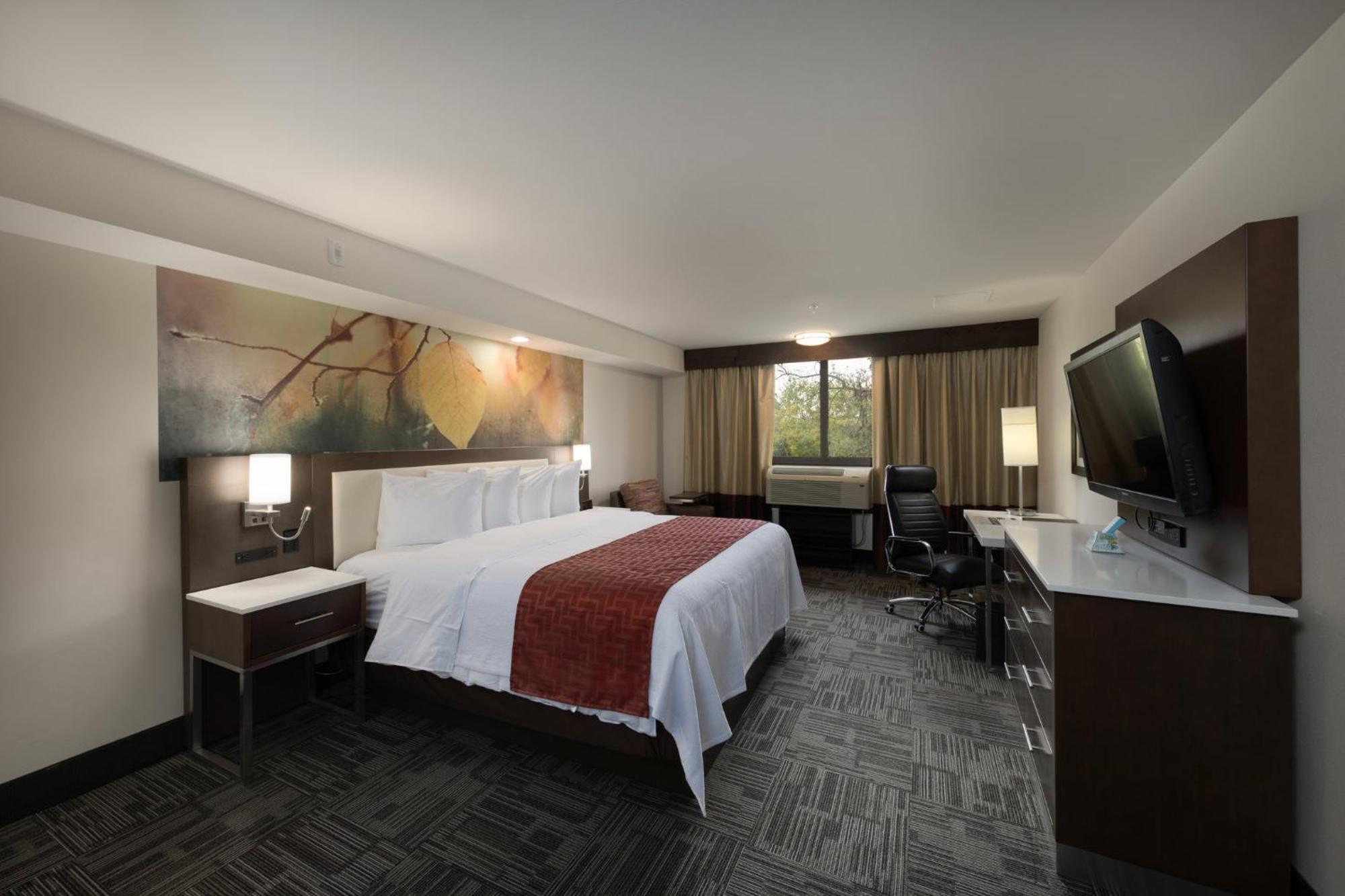 Holiday Inn Brookfield - Milwaukee By Ihg Exterior photo