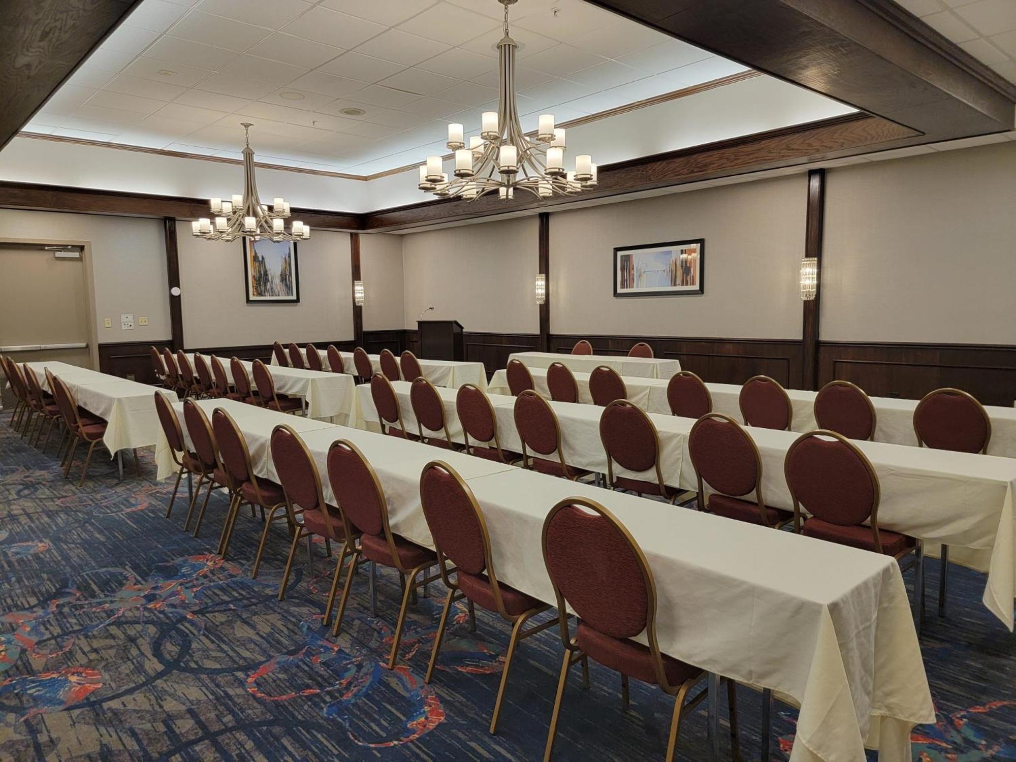 Holiday Inn Brookfield - Milwaukee By Ihg Exterior photo