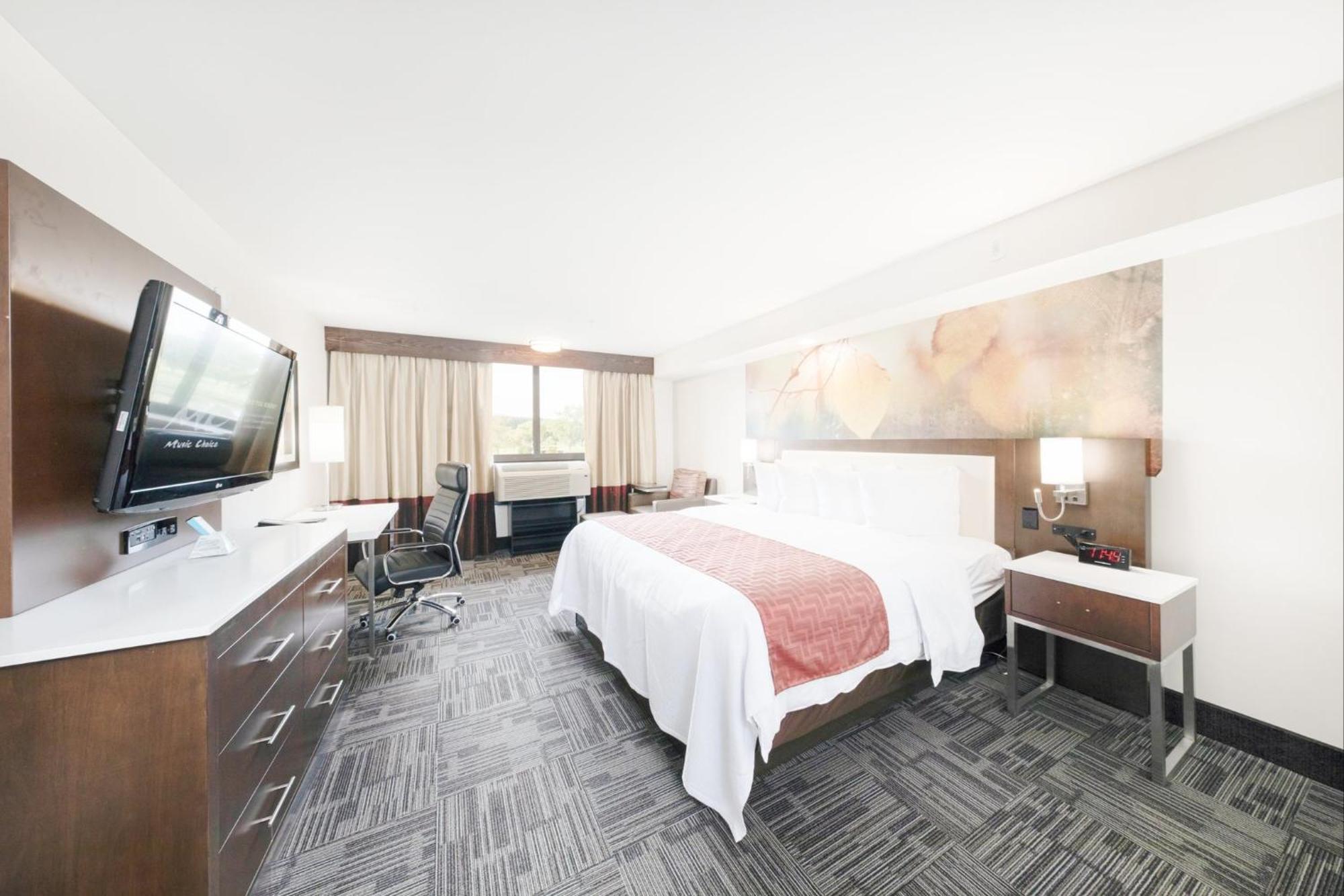 Holiday Inn Brookfield - Milwaukee By Ihg Exterior photo