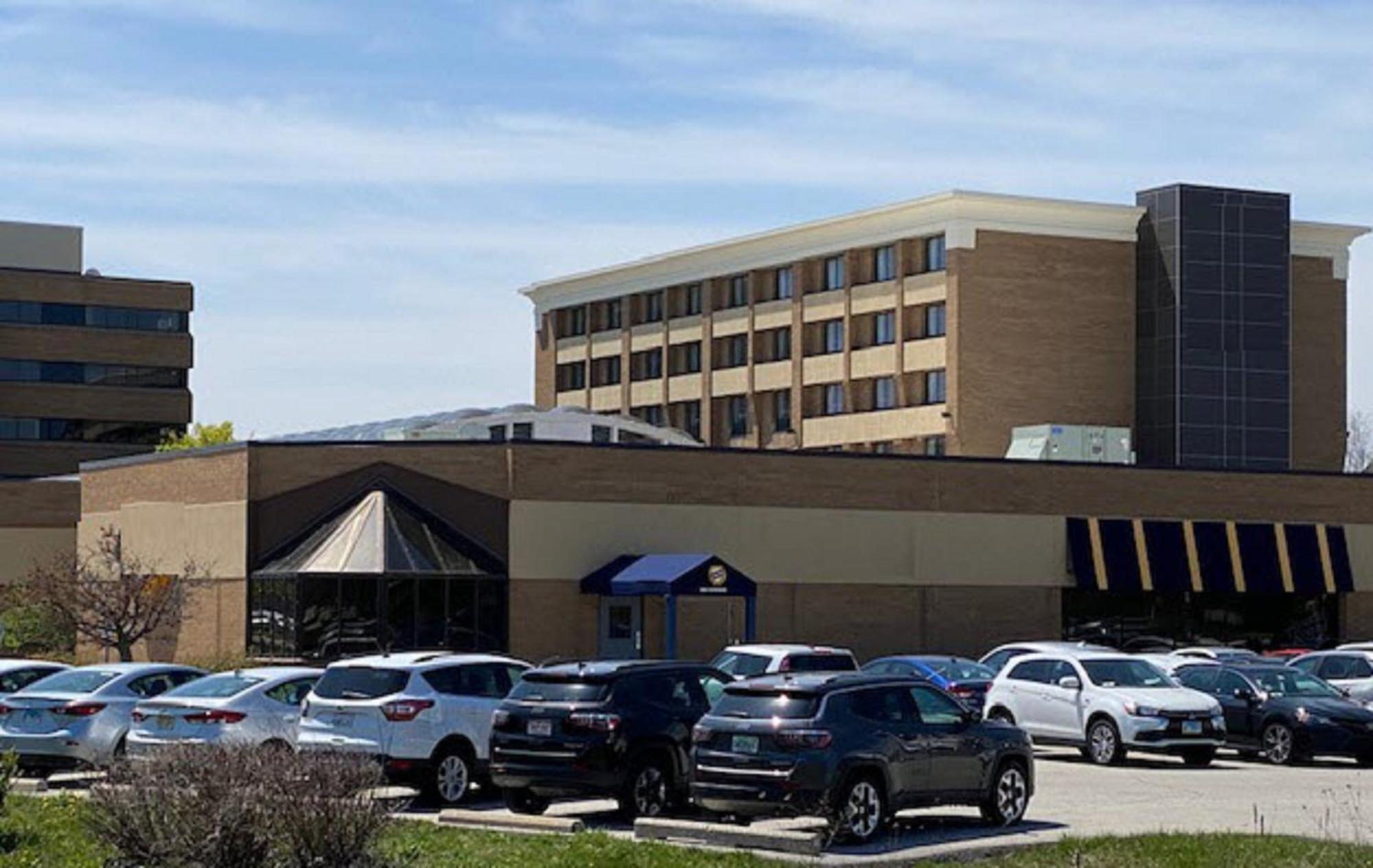 Holiday Inn Brookfield - Milwaukee By Ihg Exterior photo