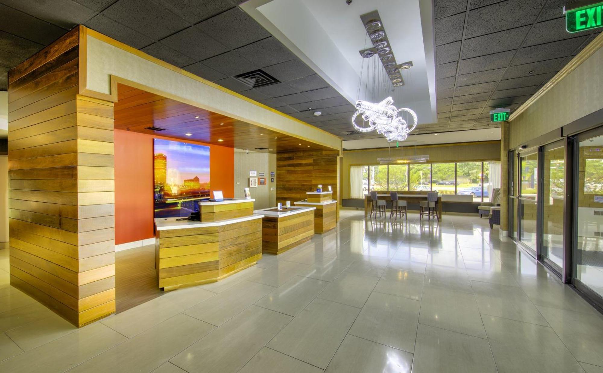 Holiday Inn Brookfield - Milwaukee By Ihg Exterior photo