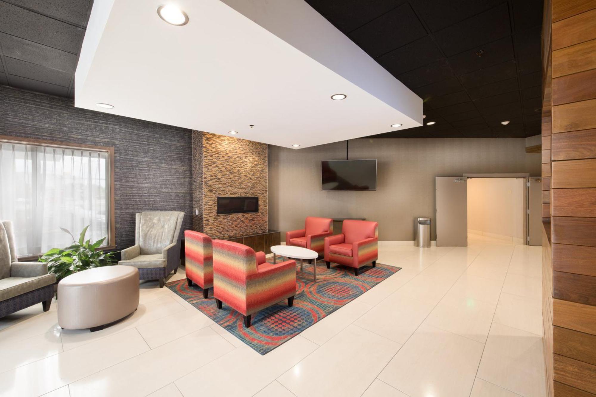 Holiday Inn Brookfield - Milwaukee By Ihg Exterior photo