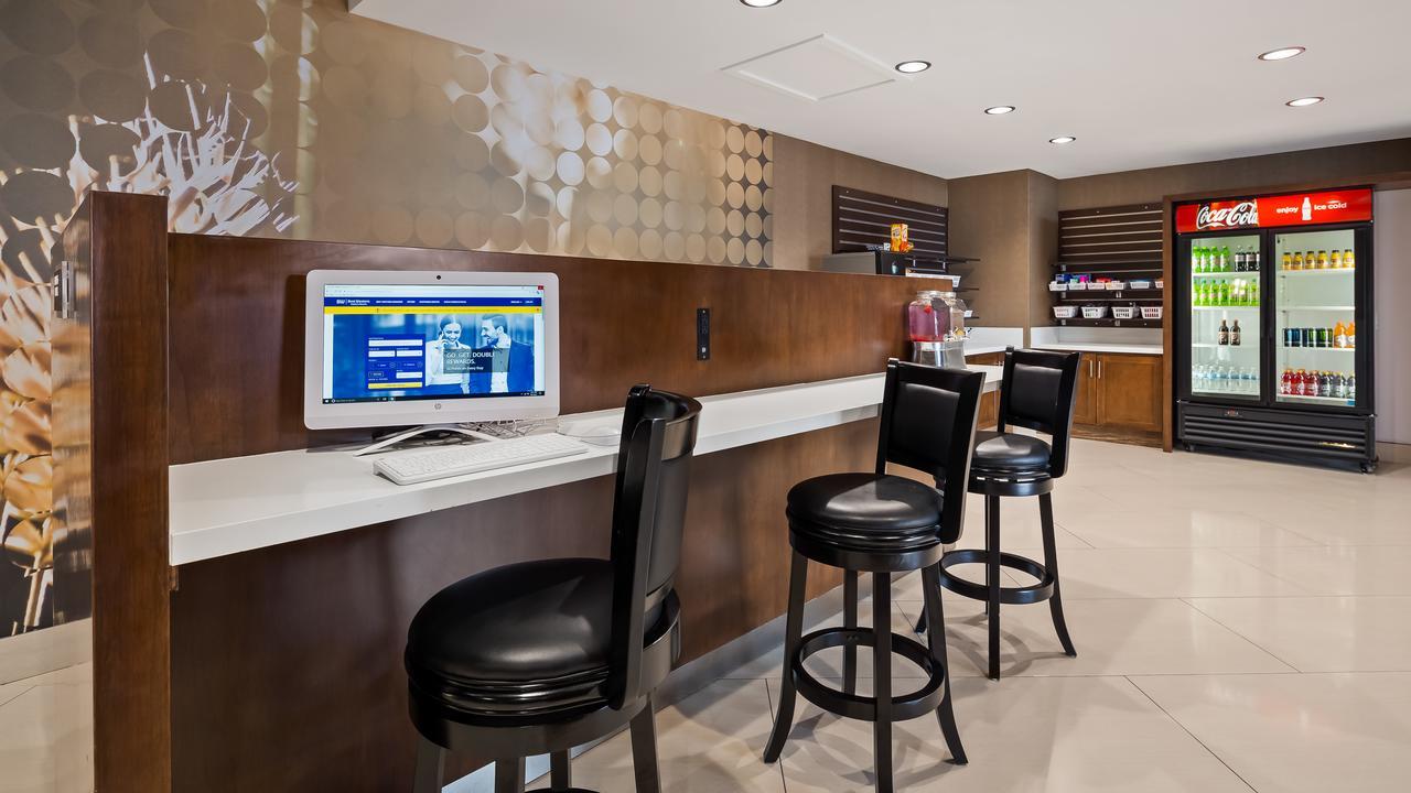 Holiday Inn Brookfield - Milwaukee By Ihg Exterior photo