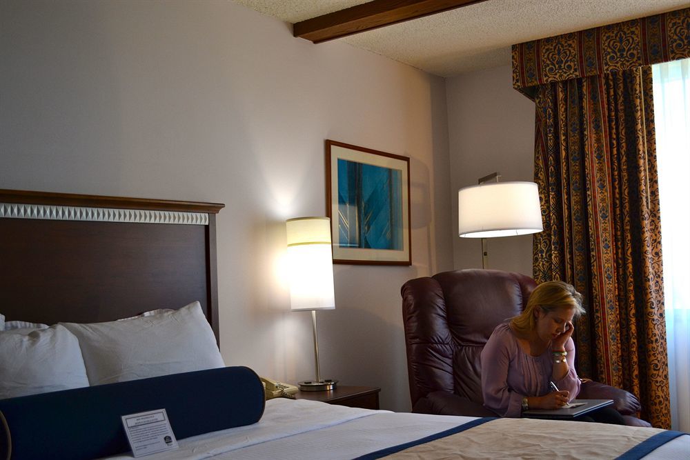 Holiday Inn Brookfield - Milwaukee By Ihg Room photo