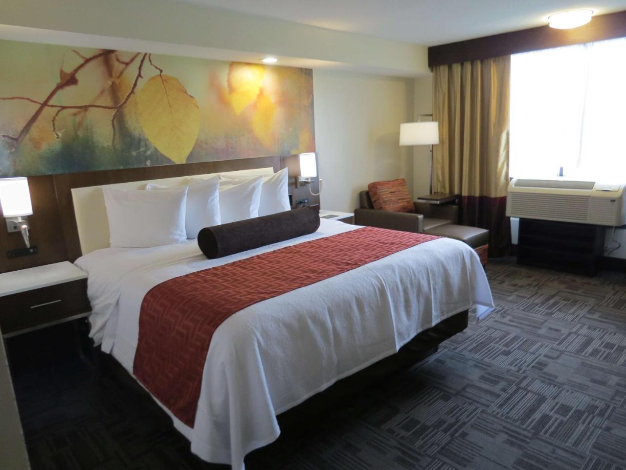 Holiday Inn Brookfield - Milwaukee By Ihg Exterior photo