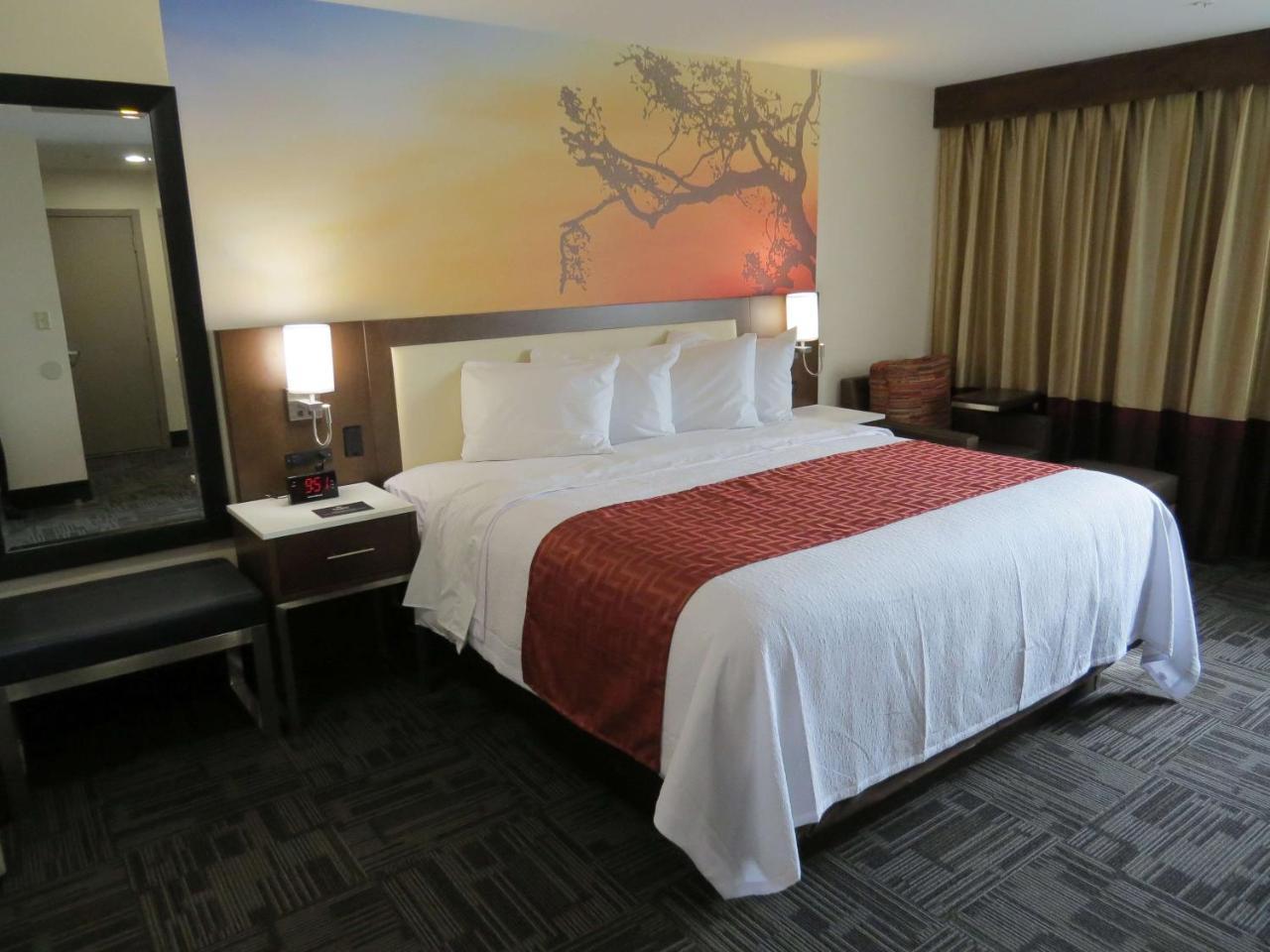 Holiday Inn Brookfield - Milwaukee By Ihg Exterior photo