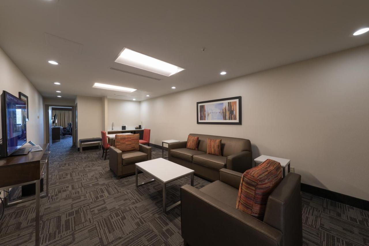 Holiday Inn Brookfield - Milwaukee By Ihg Exterior photo